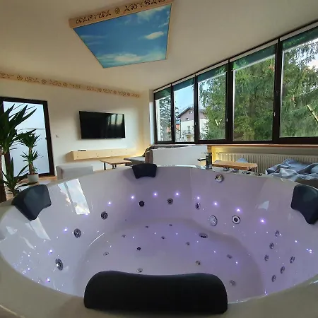 Z Jacuzzi Apartament